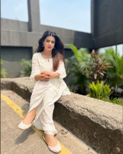 Jigyasa Singh Instagram - सादगी 🕊️ Wearing @labelishnya ♥️