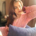 Jigyasa Singh Instagram – Watching the perfect hour with fav song ! 🌅