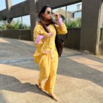 Jigyasa Singh Instagram – Yellow always makes me happy ! 🌼🌸

Wearing @labelishnya