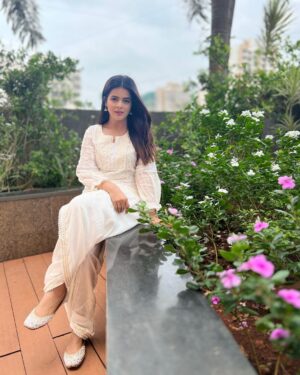 Jigyasa Singh Instagram - सादगी 🕊️

Wearing @labelishnya ♥️
