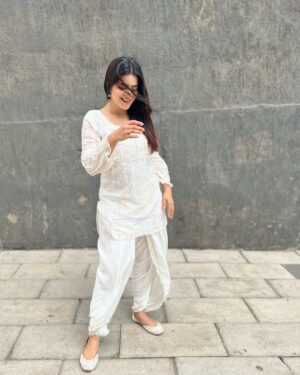 Jigyasa Singh Instagram - सादगी 🕊️

Wearing @labelishnya ♥️