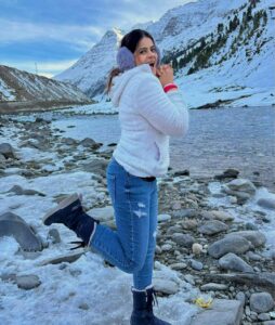 Jigyasa Singh Instagram - Here’s to my last 🤳 of this year ! ☃️ #countdownbegins Page 365 of 365 .