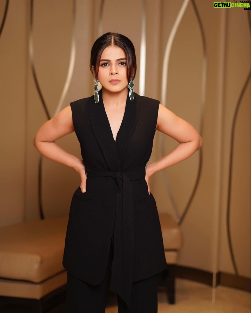 Jigyasa Singh Instagram - Last night for universal india awards 2023 ⭐️ Styled by - 🙋🏻‍♀️ Photographer - @rk_fotografo Repped by - @oceanmediapr