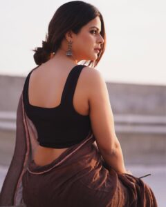 Jigyasa Singh Instagram - Aaj dekha hai tujhko der ke baad… Aaj ka din guzar na jaaye kahin……♡ 📸 @abhay_r_kirti