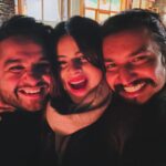 Jigyasa Singh Instagram - Another year of making memories with the ones who makes my heart happy ! #2023photodump PS: we tried the famous orry pose in the 4th one 🙃