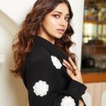 Jiya Shankar Instagram - Thankyou, next 🖤 Shot by @akshayphotoartist Styled by @vailanciaaa Outfit by @auorstudio @officialjuhibengani Jewellery by @misho_designs Assisted by @dissha____ @sanskruta.b
