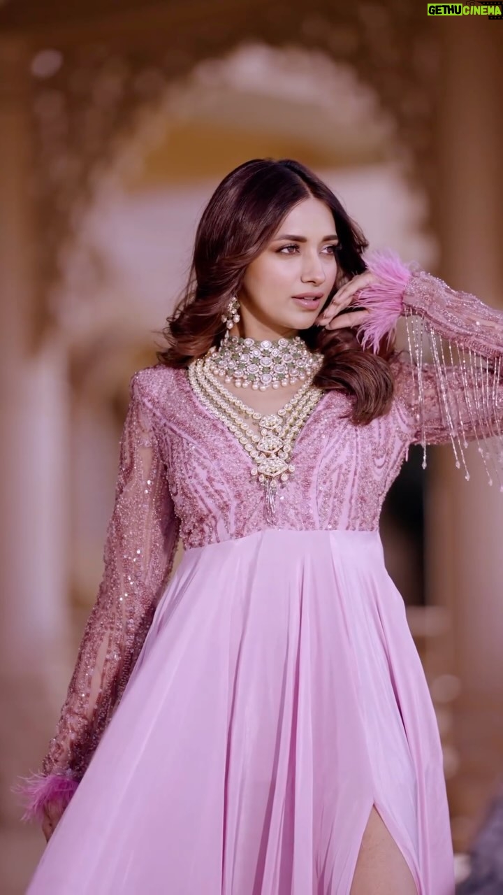 Jiya Shankar Instagram - Jewels that enhance innate beauty! . “Unveiling the allure of Soundarya – @ssnagarkarjewellers latest bridal masterpiece. Each piece is a harmonious blend of tradition and contemporary finesse, redefining bridal elegance. 👑💖 For more details WhatsApp on 9921113113 📌Address 1:Ganpati Chowk, Lakshmi Road, Pune. 📌Address 2: Tulshibag, Pune. Advertising agency 📸- @mtwilight_official . . . #ssnagarkarjewellers #collectionbyssnagarkar #diamond #shopwithssnagarkar #diamondsareforever #modernjewellery #diamondearring #diamondsets #designerjewellery #bridaljewellery