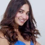 Jiya Shankar Instagram - Dishing out real talk about frizz because we’ve all been there! 😅 Unveiling the serum - @Lovebeautyandplanet_in ‘s Argan Oil and Lavender Anti Frizz Serum that’s basically my hair’s superhero – zero frizz, all shine. Let’s keep it relatable and fabulous, because we deserve good hair days, right? 💁‍♀️💫 #AD #LoveBeautyAndPlanet #FrizzFreeeGenie #NoFrizz #FrizzFreeHair #ArganOil #NoMoreFrizzyHair #SayByeByeToFrizzyHair #HairSerum #HairCareRoutine