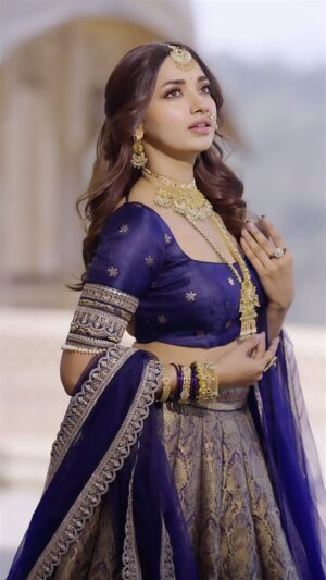 Jiya Shankar Instagram - Experience the pinnacle of bridal elegance with
@ssnagarkarjewellers ‘Soundarya.’ Our entirely new range of jewelry, a harmonious fusion of gold, diamonds, and polki, showcases the epitome of luxury and style. Our designer jewelry steals the spotlight, ensuring you shine on your special day.

For more details WhatsApp on 9921113113

Advertising agency 📸- @mtwilight_official