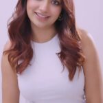 Jiya Shankar Instagram - Thanks to the @LOrealParis Casting Creme Gloss Ultra Visible, I’m just in love with my hair. It has no ammonia, gives a vibrant colour even on dark hair, and lasts 32 washes. It made my hair 5X glossier and shinier even on dark hair. I chose the Shade 632 - Light Golden Brown from their new Ultra Visible Range. @amazonfashioninn #LOrealParis #UltraVisibleHairColor #MyHairColorMyExpression #LOrealParisIndia *24Hr prior allergy patch tests should be done