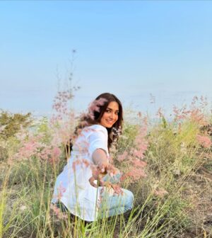 Jiya Shankar Instagram - Dil ko teri moujudgi ka ehsaas chahiye 🤍