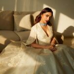 Jiya Shankar Instagram - Last night for ELLE graduates wearing one of my favourites @sahilkochharofficial and jewellery by @aurnia_jewels styled by @krishi1606 and shot by @akshayphotoartist