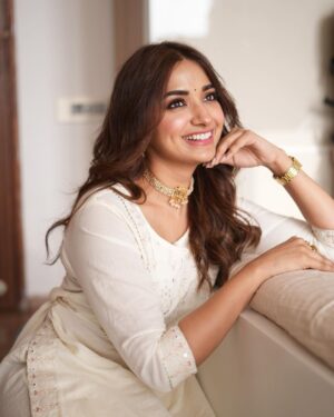 Jiya Shankar Instagram - Ishq hai ye tera, ya teri galti hai ?