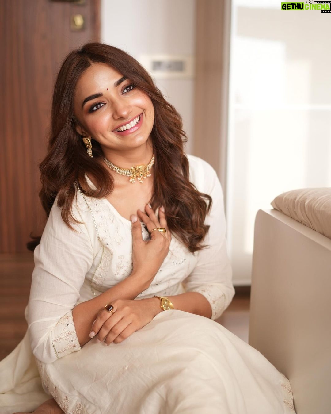 Jiya Shankar - 887K Likes - Ishq hai ye tera, ya teri galti hai ?