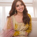Jiya Shankar Instagram - Koi lafzon ke liye baitha raha, kisine aakhein padh li.. Styled by @krishi1606 in @petalsnx photographed by @akphotography_mumbai