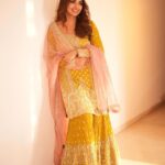 Jiya Shankar Instagram - Koi lafzon ke liye baitha raha, kisine aakhein padh li.. Styled by @krishi1606 in @petalsnx photographed by @akphotography_mumbai