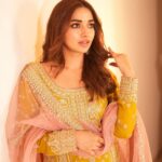 Jiya Shankar Instagram - Koi lafzon ke liye baitha raha, kisine aakhein padh li.. Styled by @krishi1606 in @petalsnx photographed by @akphotography_mumbai