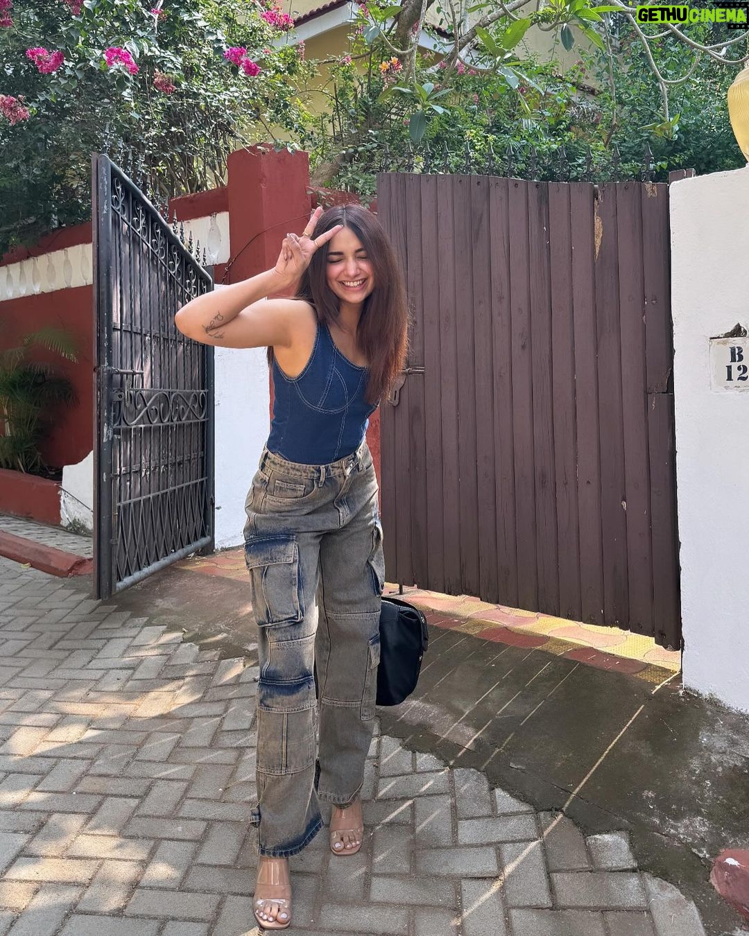 Jiya Shankar - 720.8K Likes - Better late than never 🏃♀️