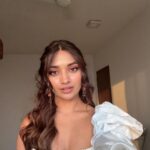 Jiya Shankar Instagram - Guess the song - Jabse judaa tujhse jiya chaiyn o qaraar dil ko mila 🥰 styled by @vailanciaaa assisted by @dissha____ @sanskruta.b Outfit by @therealblife @mintandmilkpr jewellery by @putstyle07 @tlmconsultancy