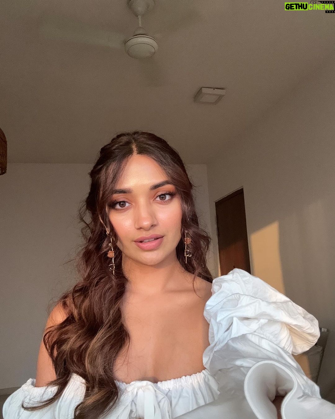 Jiya Shankar - 680.9K Likes - Guess the song - Jabse judaa tujhse jiya chaiyn o qaraar dil ko mila 🥰
styled by @vailanciaaa
assisted by @dissha____ @sanskruta.b
Outfit by @therealblife @mintandmilkpr
jewellery by @putstyle07 @tlmconsultancy