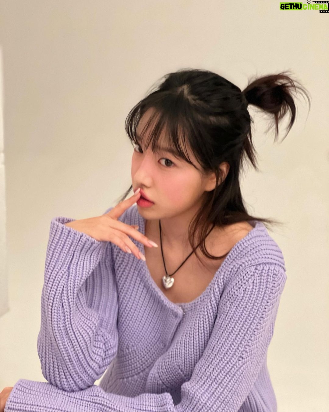 Jo Yu-ri Instagram - 💜💘💟😈 @dazedkorea @vdl_cosmetics