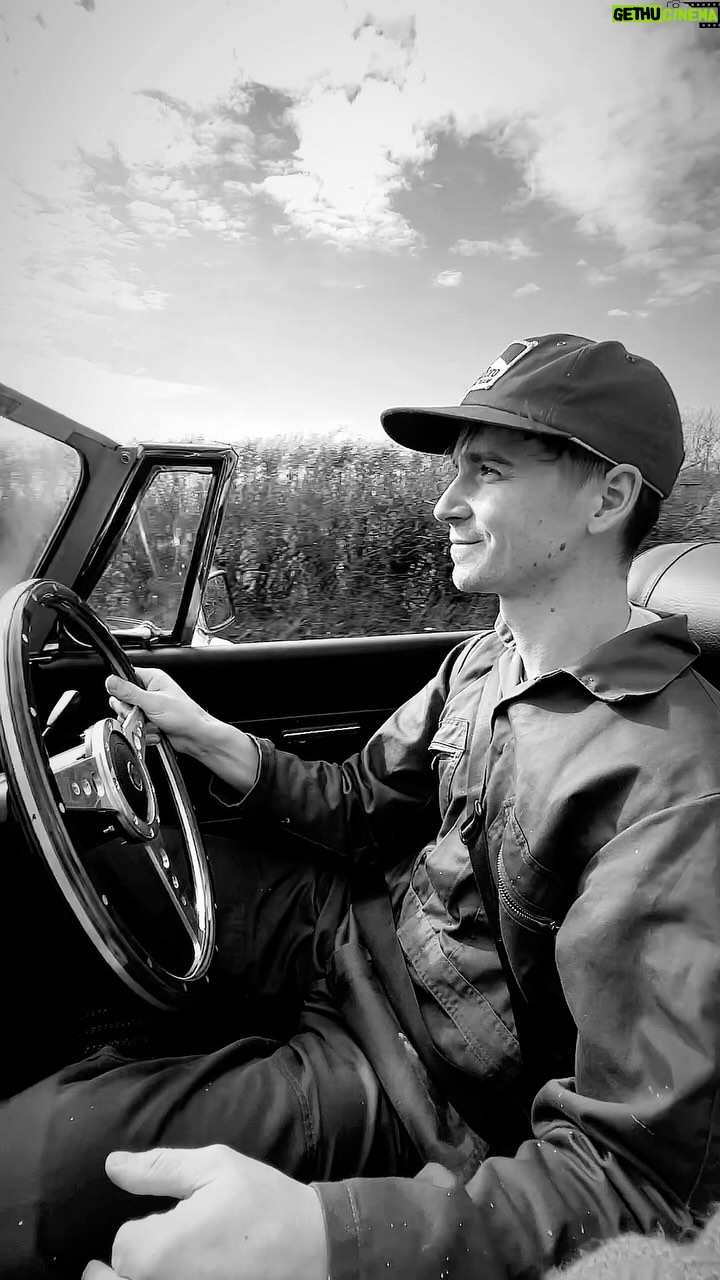 Joe Sugg Instagram - Countryside cruisin in the MGB