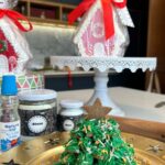 José Miguel Viñuela Instagram - Hoy desde mi cocina con la Nené celebramos el cumpleaños de nuestra querida @glase_galletasdecoradas 🎉🥳🎂🎁 Y disfrutamos de un rico milenario pan de pascua de @thecandytower ❤️❤️ @sanjorge_chile @naturalist_cl