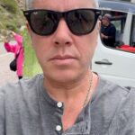 José Miguel Viñuela Instagram - Star Lodge… Se atreverían a pasar una noche durmiendo colgado en una cápsula q está anclada a un cerro? Cuéntenme si están dispuestos a vivir una aventura llena de amor junto a esa persona q es la q te llena el corazón contemplando las estrellas como nunca? Los leo #viajes #turismoaventura #destinos @masaitravel Skylodge Adventure Suites