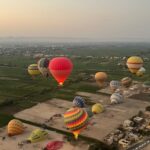 José Miguel Viñuela Instagram – Paseo en Globo en Luxor.. Templo de Hatshepsut y Nilo. 
#loveisintheair❤️ #colors #vacaciiones #amigos #egipto Valley Of The Kings, Luxor Egypt