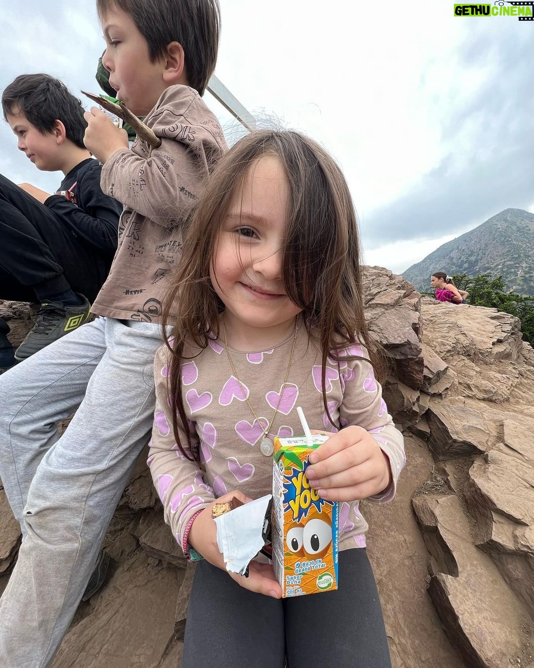 José Miguel Viñuela Instagram - Manquehuito en familia #trekking #cerro #manquehuito #familia #ejercicio Cumbre Manquehuito