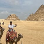 José Miguel Viñuela Instagram – Egipto.. 
Guiza y Sakkara
Pirámides de keops Kefrèn, Micerinos y Pirámide Escalonada.. 
lindo paseo en Camello.. eso si cuando se levantan lo hacen con las patas de atràs primero así q casi me fui de hocico 😂😂😂😂😂