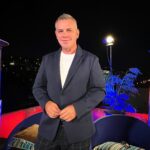 José Miguel Viñuela Instagram - Look tercera noche!! All in Zara Zapatillas @scalperschile Asesoría por zoom de @sergioariasmarchant 😂😂😂😂😂 Los esperamos a las 22:00 hrs por @tvmas.tv