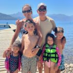 José Miguel Viñuela Instagram - Feliz día del amor… Esta foto representa todo lo q puedo llegar a amar en esta vida.. A ti @constanzalira eres el pilar fundamental de esta familia, la q me da amor, cariño, preocupación y lo más importante: PAZ.. Amar es estar en el momento justo.. en el encuentro perfecto q con los años se va trabajando para hacerlo volar más alto aún.. Ahí es cuando uno puede hablar de amor.. Atravezar los buenos y malos momentos juntos, abrazados siendo uno y creyendo siempre en lo más importante.. LA FAMILIA.. Gracias por regalarme a estos 4 niños maravillosos q son mis ojos. Por ti y por ellos volvería a recorrer los mismos caminos de esta vida. El título de esta foto es: Feliz dia del Amor en todas sus formas..