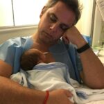 José Miguel Viñuela Instagram – Hoy se cumplen 7 años desde que llegaste a este mundo mi Tomás adorado..
Eres un Guerrero, un resiliente y lo más importante: la luz de alegría q ilumina nuestra familia. Bueno de corazón, tierno, inquieto como tú Papà y con una voz q llena todos los espacios.. Gracias por elegirnos como tus papás. Naciste de 32 semanas y siempre vamos a recordar ese mes en la clínica dándote el amor y el cuidado que necesitabas..
Hoy te celebramos como mereces!! 
Aquí resumí una cronología de estos lindos años junto a ti.. Te amamos!!! ❤️❤️❤️❤️
#felices7 #tomas #amor #familia