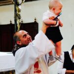 José Miguel Viñuela Instagram – Hoy se cumplen 7 años desde que llegaste a este mundo mi Tomás adorado..
Eres un Guerrero, un resiliente y lo más importante: la luz de alegría q ilumina nuestra familia. Bueno de corazón, tierno, inquieto como tú Papà y con una voz q llena todos los espacios.. Gracias por elegirnos como tus papás. Naciste de 32 semanas y siempre vamos a recordar ese mes en la clínica dándote el amor y el cuidado que necesitabas..
Hoy te celebramos como mereces!! 
Aquí resumí una cronología de estos lindos años junto a ti.. Te amamos!!! ❤️❤️❤️❤️
#felices7 #tomas #amor #familia