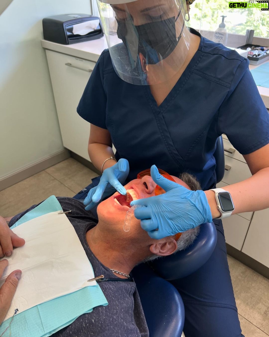José Miguel Viñuela Instagram - Me queda poquito!! Solo 4 alineadores y termino!! Si y por fin mis dientes derechos! Un sueño hecho realidad! Tu también puedes tener tus frenillos invisibles con @invisaldent y además ahora te regalan un bono de 100.000 pesos para q partas tu tratamiento! Metete a www.invisaldent.com Tel: +56 9 9964 3373 Te esperamos!!!