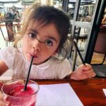 José Miguel Viñuela Instagram – Hoy tocó paseo con nińitas.. Celebramos a la Elisa q dejó los pañales y va al baño sola!!! Y a la Clarita por su primera semana en el Colegio.. 
#papaporsiempre #familia #niñitas #amor
