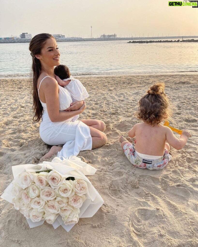 Kamila Tir-Abdelali Instagram - Ma deuxième fête des mères en ayant réalisé mon rêve : avoir mon petit garçon et ma petite fille 🤍
