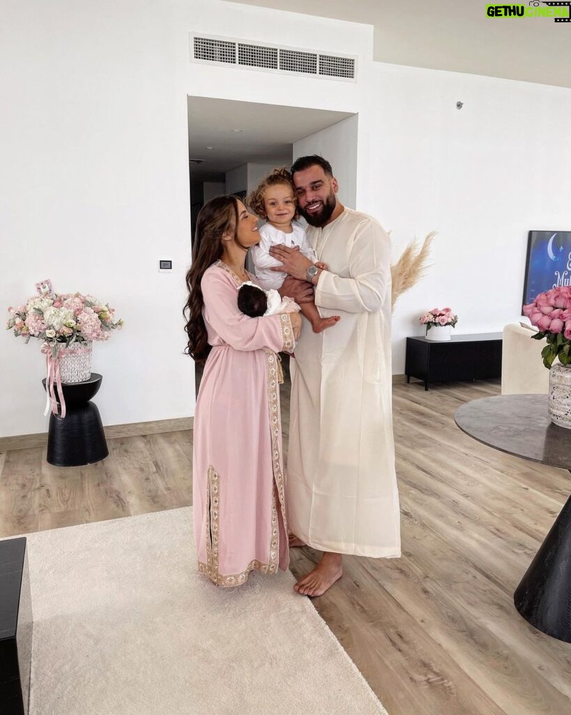 Kamila Tir-Abdelali Instagram - Eid Mubarak ✨ Que la paix soit sur vous 🤲🏼 Bisous du clan KN 🤍