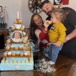 Kamila Tir-Abdelali Instagram - Joyeux anniversaire mon fils adoré 🤍 Les mots me manquent, beaucoup d’émotions aujourd’hui…. 🥺 Le coeur de mon coeur c’est mon fils. 1 an déjà 🎂 C’est parti pour une semaine de festivité lol vous me connaissez 😉🎈🎁🎊 Célébrons la vie dans la joie 🎉❤️ Merci à tous de notre part à tous les 3 ❤️