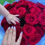 Kamila Tir-Abdelali Instagram - 28 Juin 🤍 28 ans 🎂 28 roses 🌹 Merci pour vos messages d’aujourd’hui et des jours précédents, vous êtes des amours ❤️🙏🏼
