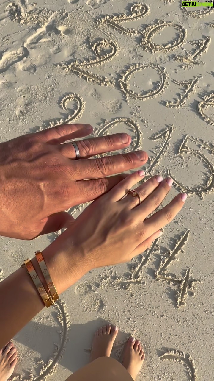 Kamila Tir-Abdelali Instagram - 9 ans de mariage aujourd’hui @noreofficiel 🖇 Noces de faïence 💍 On est partis de rien et on a tout construit ensemble. I love you for infinity ♾ @kandima_maldives 📍 Kandima Maldives