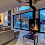 Kamila Tir-Abdelali Instagram - ❄️🔥 KN concours de luxe XXL ❄️🔥 Cette petite surprise qu’il nous tardait de vous dévoiler ... Cette fois-ci ce n’est pas 2, mais 6 d’entre-vous qui auront la possibilité de séjourner dans ce chalet 5 étoiles @renaissanceprestigeproperties Nous vous proposons 3 jours/ 2 nuits au Chalet 5* Black Pearl pour 6 personnes 🔥  Pour participer : - Suivre @kamilaofficiel @noreofficiel et @renaissanceprestigeproperties   - Taguez les personnes avec qui vous souhaiteriez séjourner au chalet (minimum 1 personne) Résultat dimanche prochain ! Gain valable 1 an selon disponibilité du chalet. Faites défiler les photos pour découvrir le chalet 👉🏼 Bonne chance, on vous aime ❄️ Chamonix, France