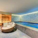 Kamila Tir-Abdelali Instagram - ❄️🔥 KN concours de luxe XXL ❄️🔥 Cette petite surprise qu’il nous tardait de vous dévoiler ... Cette fois-ci ce n’est pas 2, mais 6 d’entre-vous qui auront la possibilité de séjourner dans ce chalet 5 étoiles @renaissanceprestigeproperties Nous vous proposons 3 jours/ 2 nuits au Chalet 5* Black Pearl pour 6 personnes 🔥  Pour participer : - Suivre @kamilaofficiel @noreofficiel et @renaissanceprestigeproperties   - Taguez les personnes avec qui vous souhaiteriez séjourner au chalet (minimum 1 personne) Résultat dimanche prochain ! Gain valable 1 an selon disponibilité du chalet. Faites défiler les photos pour découvrir le chalet 👉🏼 Bonne chance, on vous aime ❄️ Chamonix, France
