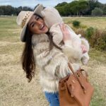 Kamila Tir-Abdelali Instagram - Première balade en famille aujourd’hui, j’étais aux anges ! Bon même si notre petit Keny a dormi tout le long c’était trop bien de prendre l’air avec lui, je me suis régalée !! La première photo c’est le mood de ma journée 🤍