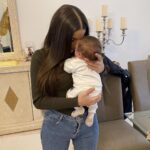 Kamila Tir-Abdelali Instagram - Kenan à un mois aujourd’hui 🎂🎉 Je réalise pas... Il y a pile un mois on a fait la plus belle rencontre de notre vie. Il grandit tellement, change chaque jour, trop d’amour pour lui !!! Longue vie à toi mon fils chéri 💙
