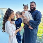 Kamila Tir-Abdelali Instagram - Une photo de famille ça faisait longtemps 🥰 Je le répète encore une fois, merci pour toute cette gentillesse envers ma famille, vous êtes des amours ! J’espère que vous avez passés de bonnes fêtes entourés de vos familles 🙏🏻 Nous encore un peu de patience et on retrouve les nôtres Inchallah 🥰 Que la paix soit sur vous 🤍