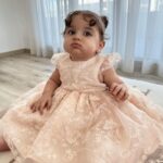 Kamila Tir-Abdelali Instagram - Aïd moubarak mes sœurs et frères Muslims ✨ Merci pour vos messages d’hier, je suis profondément touchée 🙏🏻 Alors, Adria c’est plutôt mini Kam ou mini Nono ?