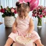 Kamila Tir-Abdelali Instagram - Nous y sommes 🥺 … Heureux de vous présenter le coeur de notre coeur, Adria. Joyeux anniversaire notre fille chérie. Notre amour pour toi est tellement immense qu’aucun mot ne peut l’exprimer. Que Dieu t’accorde une longue et douce vie 🤲🏼 Émus de vous partager ce bonheur 🤍