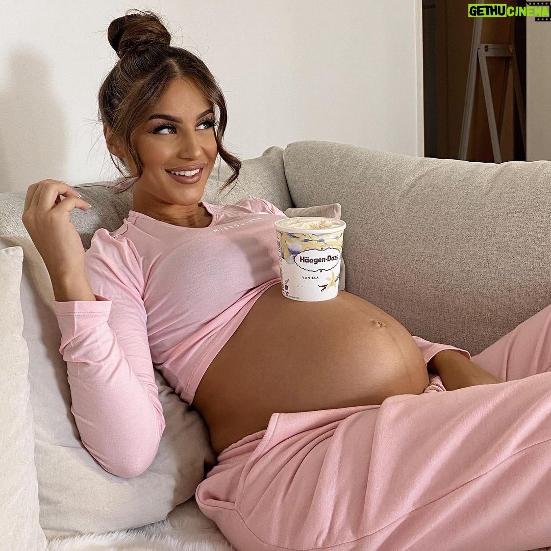 Kamila Tir-Abdelali Instagram - Yummy baby🍦